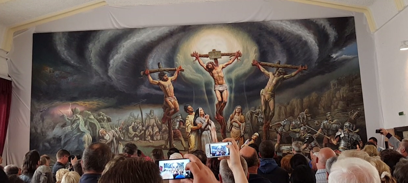Ennél a videóból kivágott képnél többre sajnos nem futotta tőlem